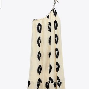 One-Shoulder Cream and Black Dress